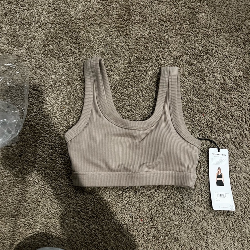 Alo Yoga Wellness bra in taupe